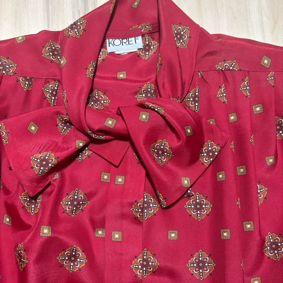 Vintage 80’s Koret Red Patterened Blouse with Bow-Tie Neckline - Picture 4 of 9